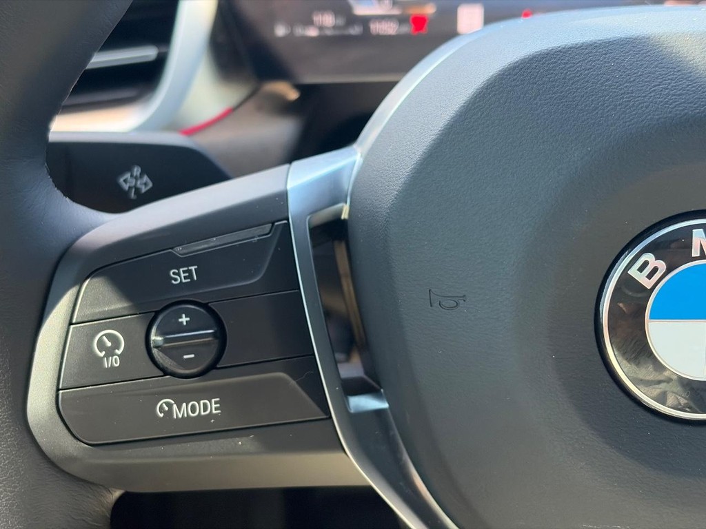 BMW X1 Vehicle Full-screen Gallery Image 26