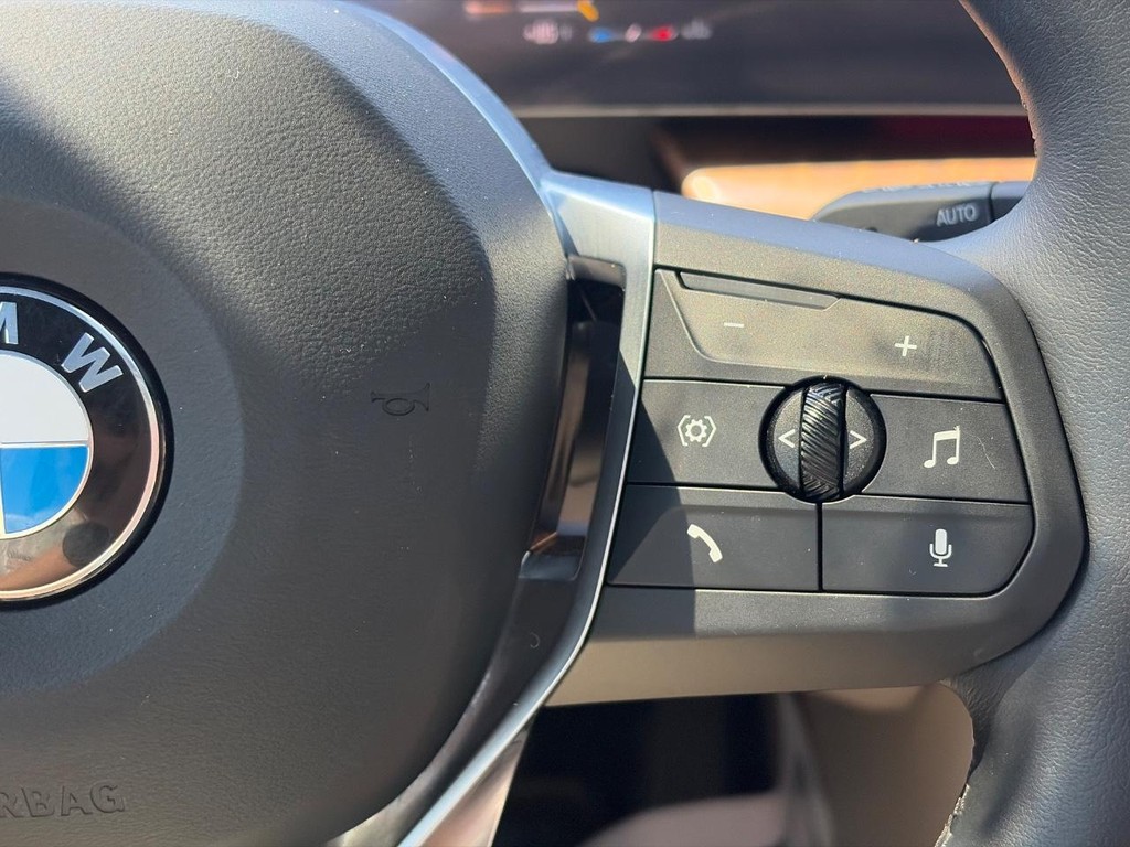 BMW X1 Vehicle Full-screen Gallery Image 27