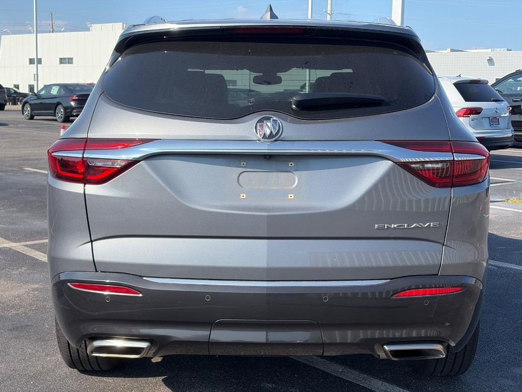 Buick Enclave Vehicle Full-screen Gallery Image 03