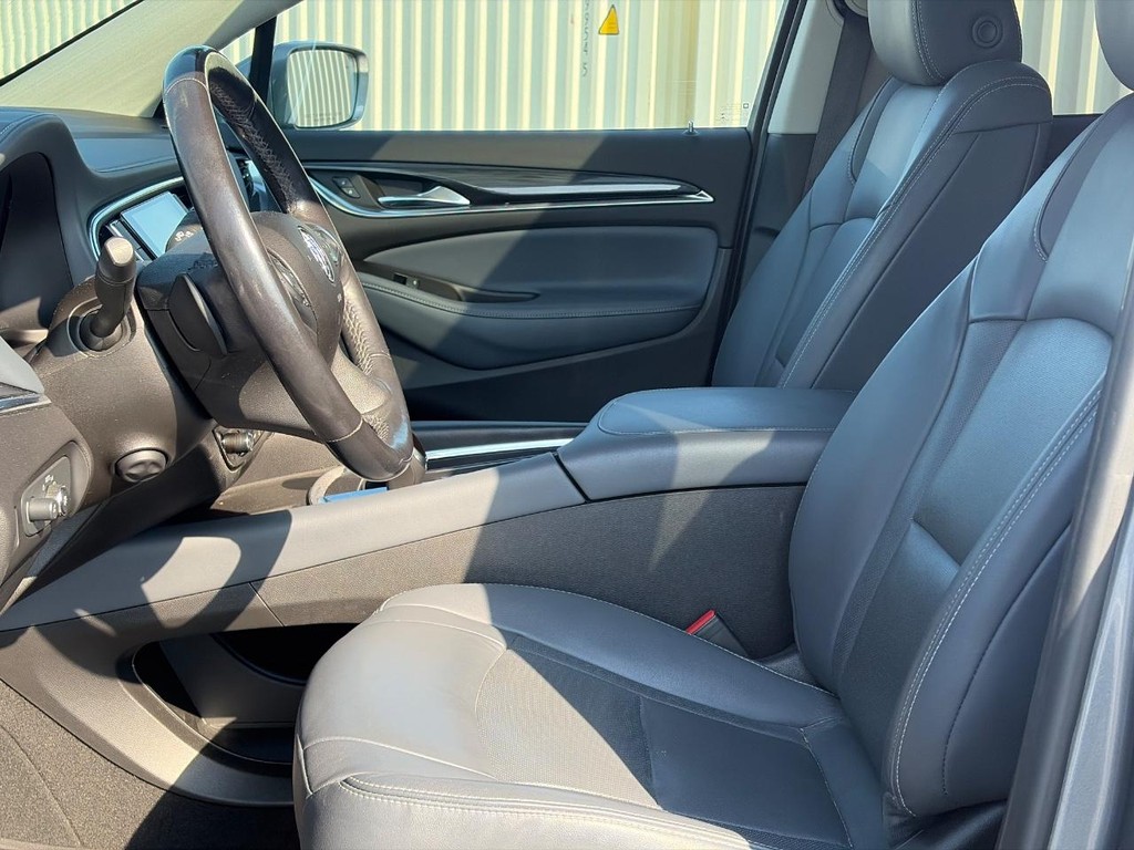 Buick Enclave Vehicle Full-screen Gallery Image 04