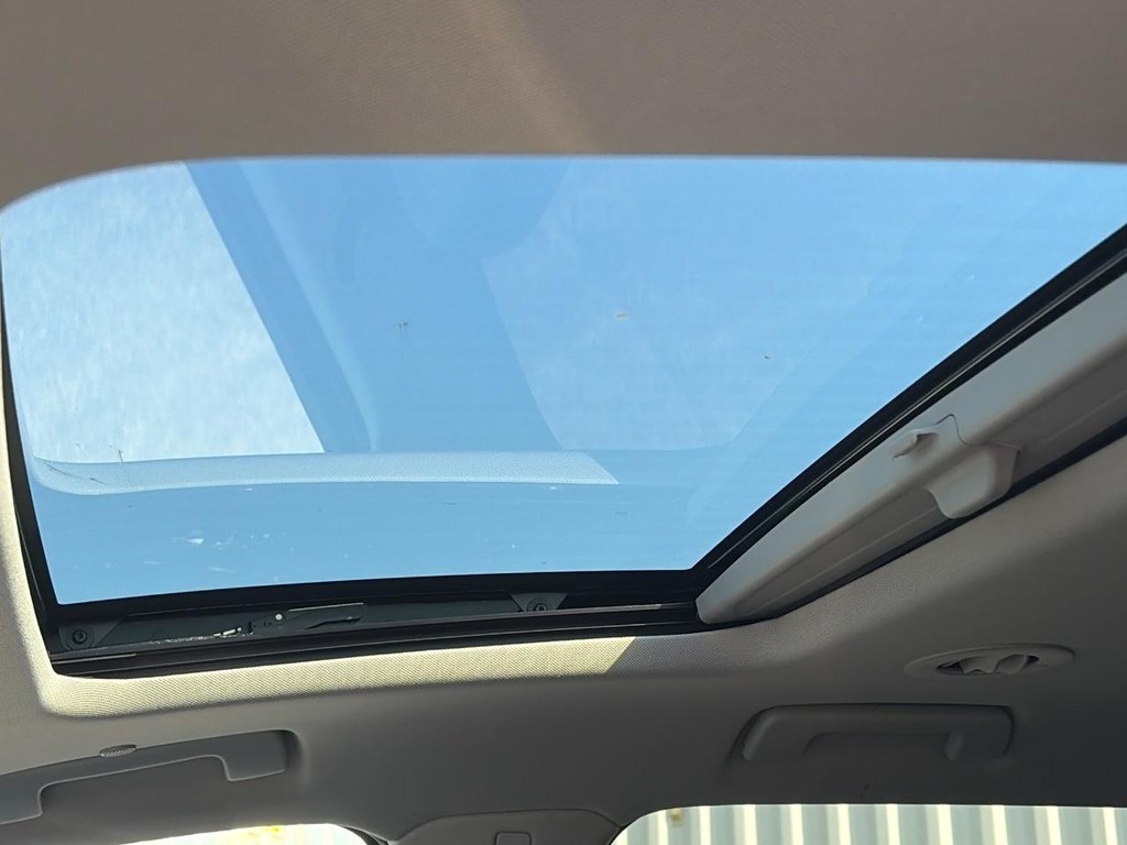 Buick Enclave Vehicle Full-screen Gallery Image 05