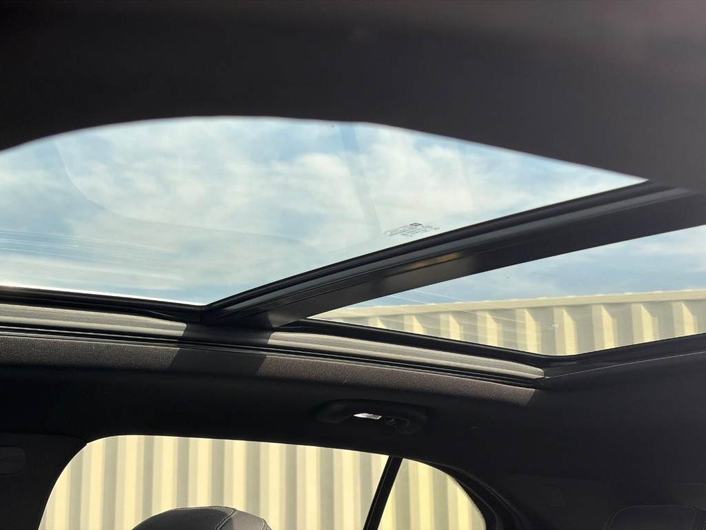 Cadillac XT4 Vehicle Full-screen Gallery Image 05