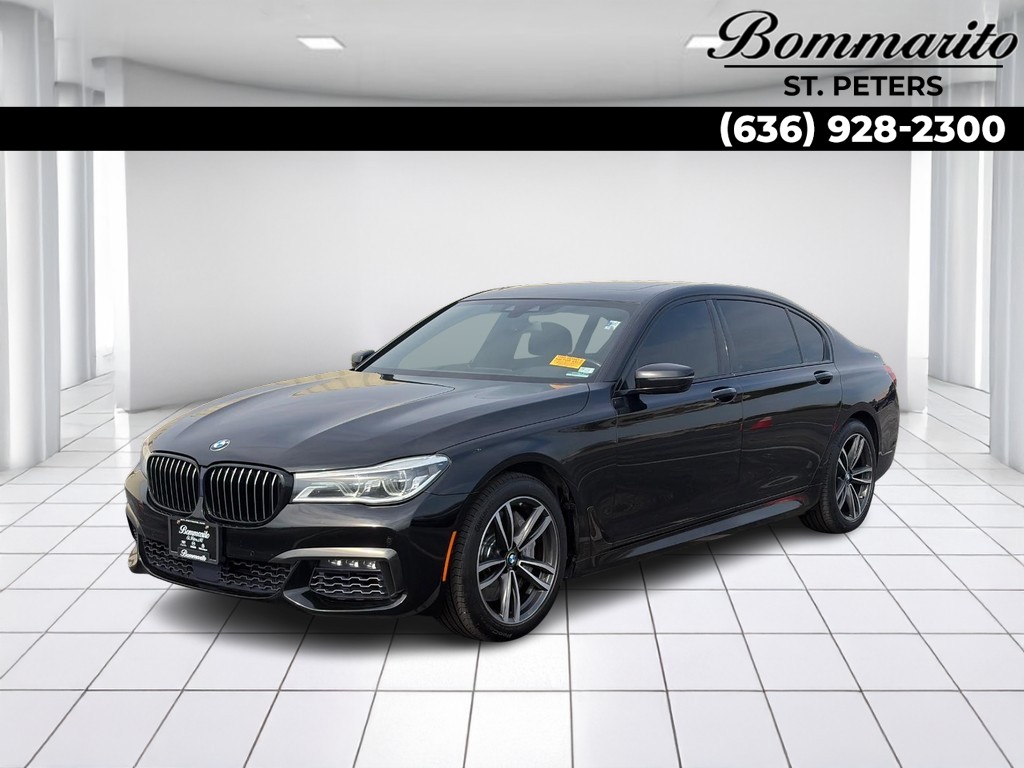 BMW 7 Series Vehicle Full-screen Gallery Image 01