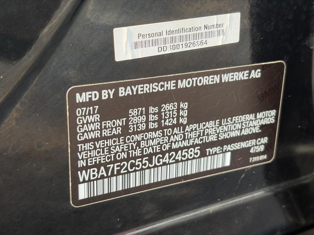 BMW 7 Series Vehicle Full-screen Gallery Image 24