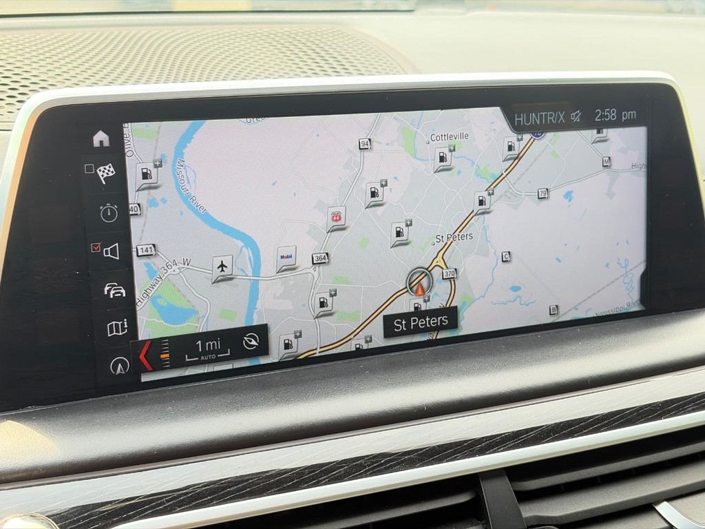 BMW 7 Series Vehicle Full-screen Gallery Image 28