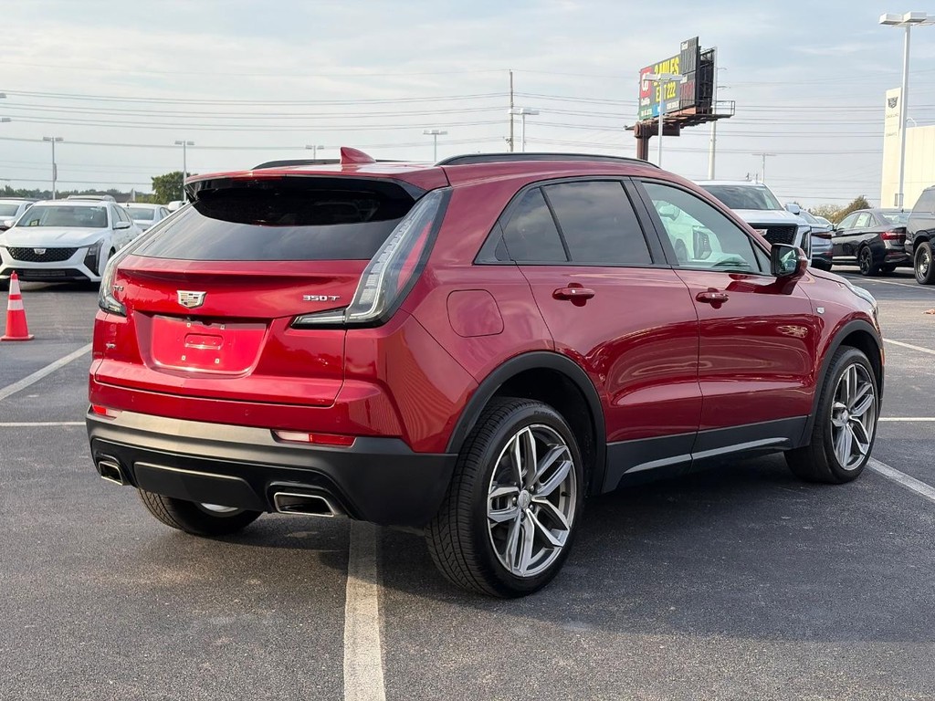 Cadillac XT4 Vehicle Full-screen Gallery Image 05
