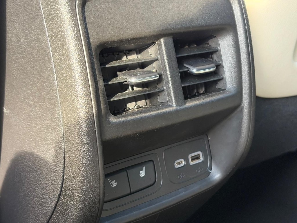 Cadillac XT4 Vehicle Full-screen Gallery Image 11