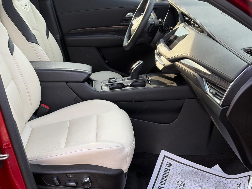 Cadillac XT4 Vehicle Full-screen Gallery Image 18