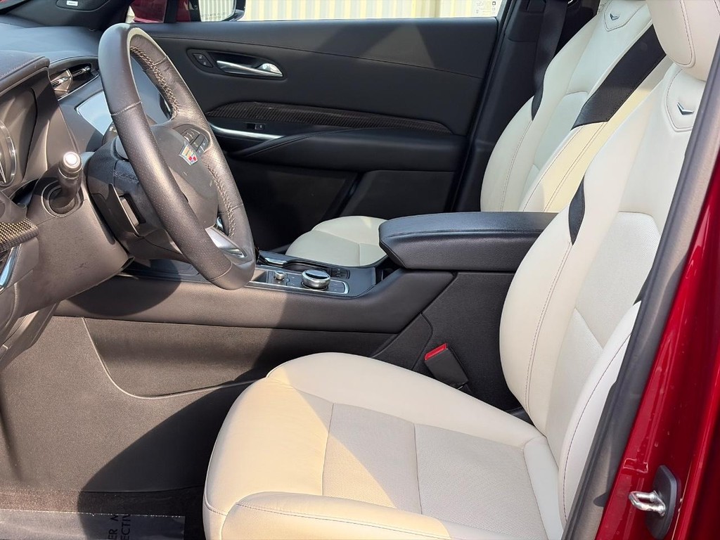 Cadillac XT4 Vehicle Full-screen Gallery Image 19