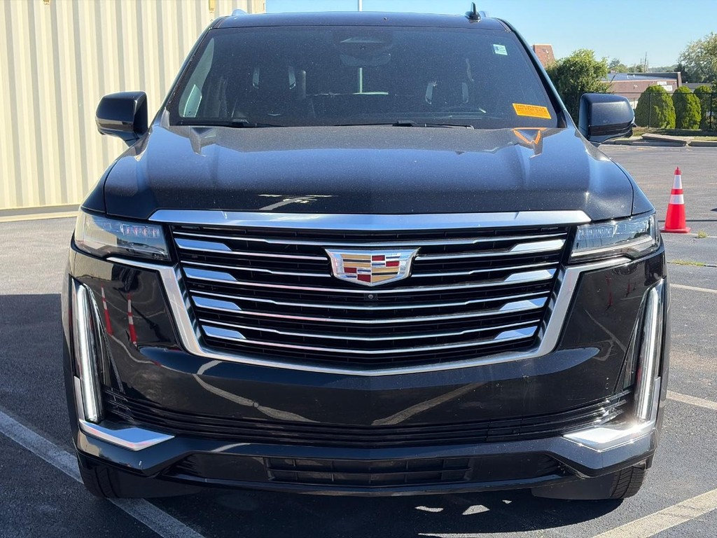 Cadillac Escalade Vehicle Full-screen Gallery Image 02