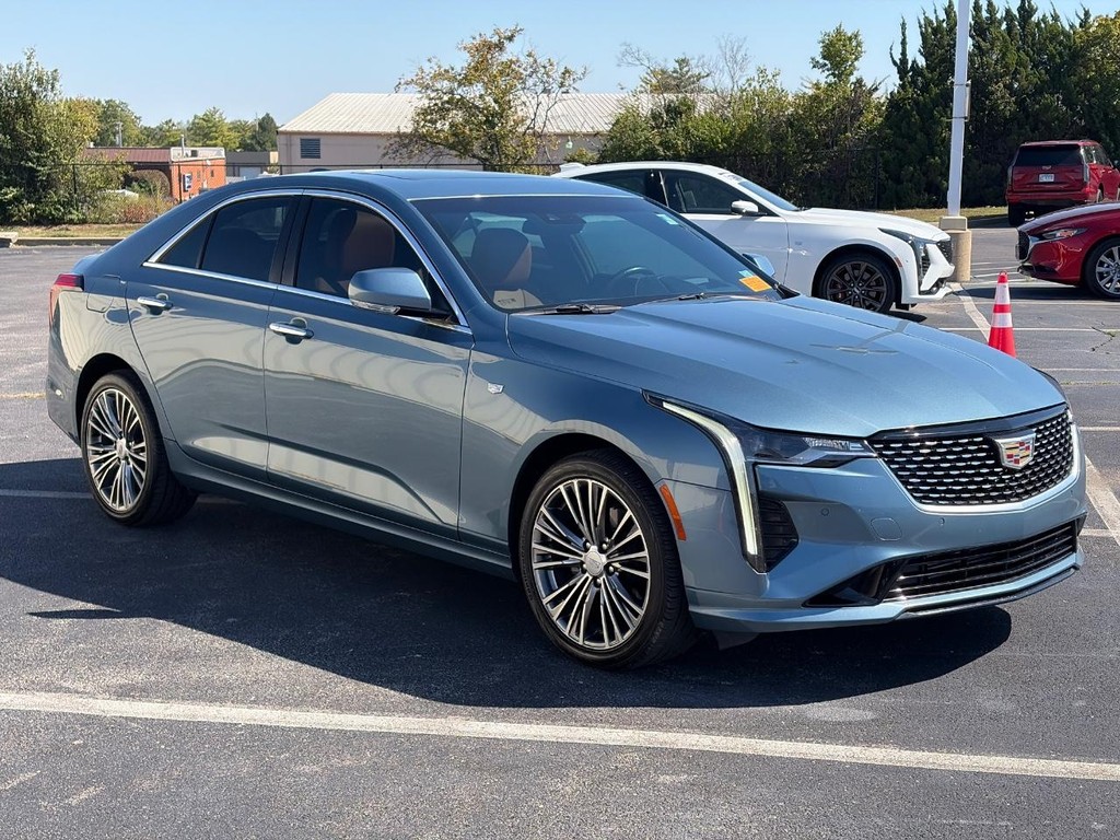 Cadillac CT4 Vehicle Full-screen Gallery Image 03