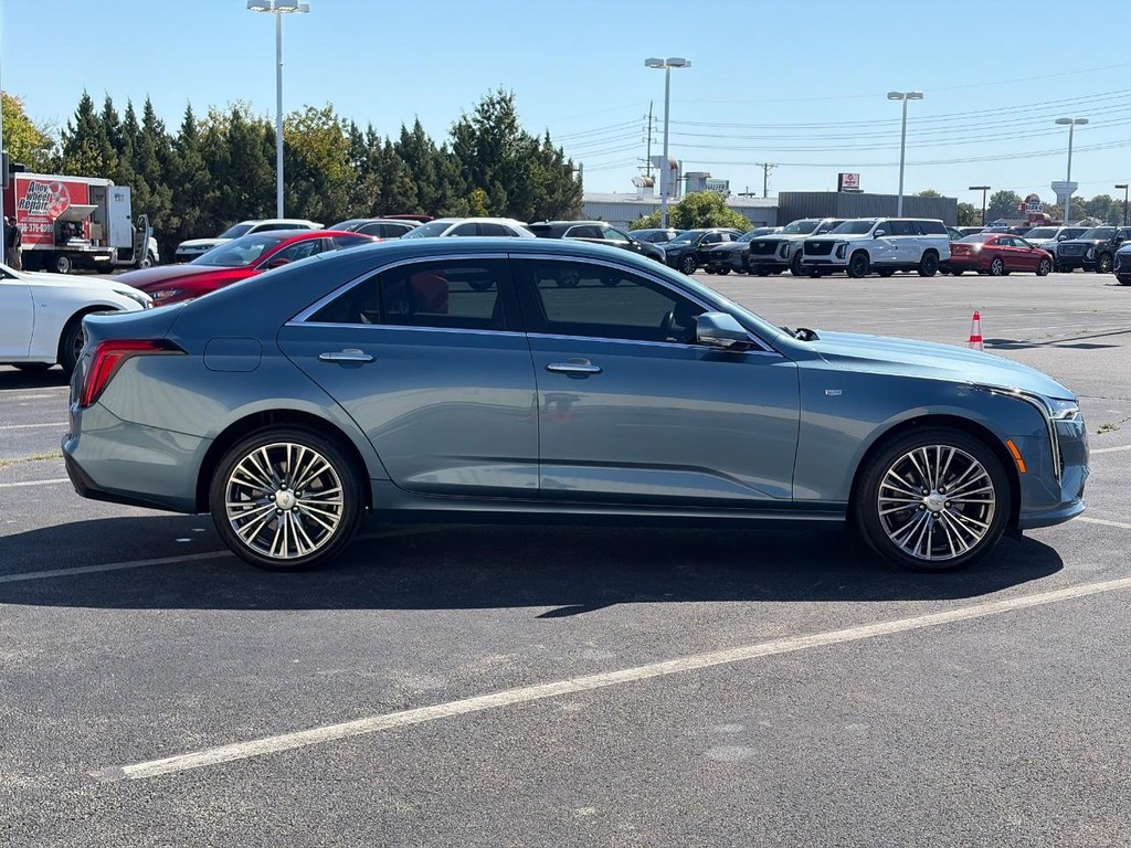 Cadillac CT4 Vehicle Full-screen Gallery Image 04
