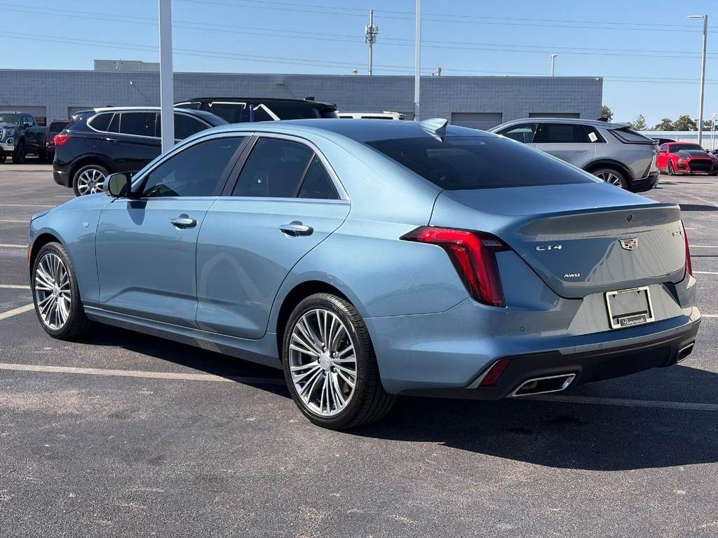 Cadillac CT4 Vehicle Full-screen Gallery Image 08