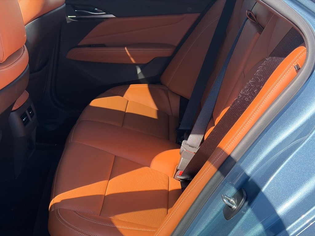 Cadillac CT4 Vehicle Full-screen Gallery Image 10