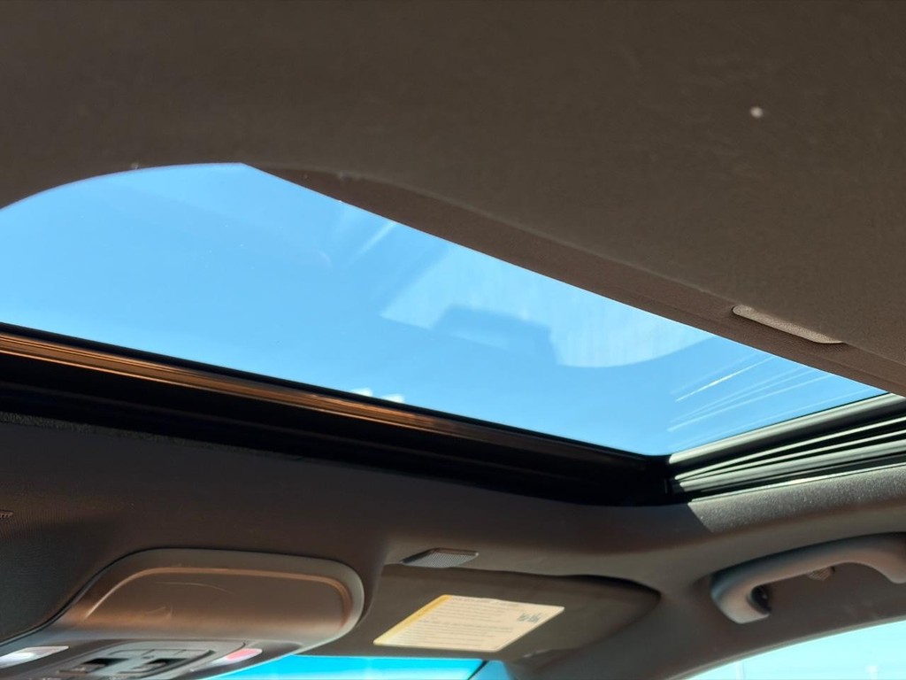 Cadillac CT4 Vehicle Full-screen Gallery Image 12