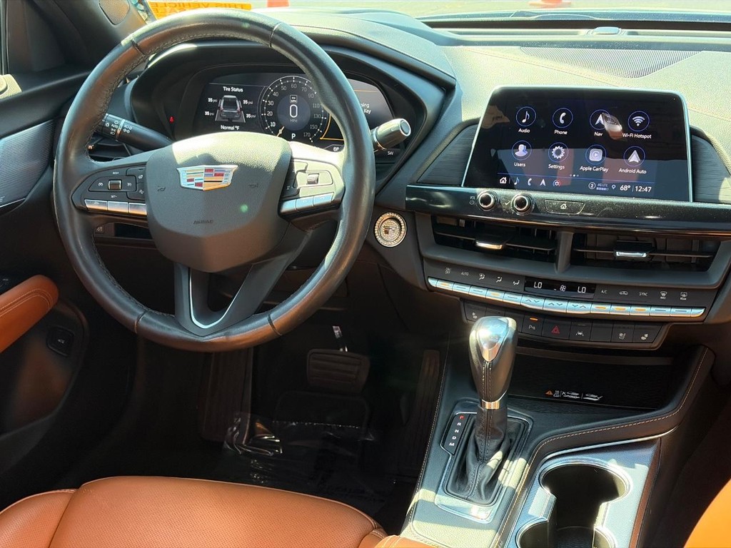 Cadillac CT4 Vehicle Full-screen Gallery Image 13