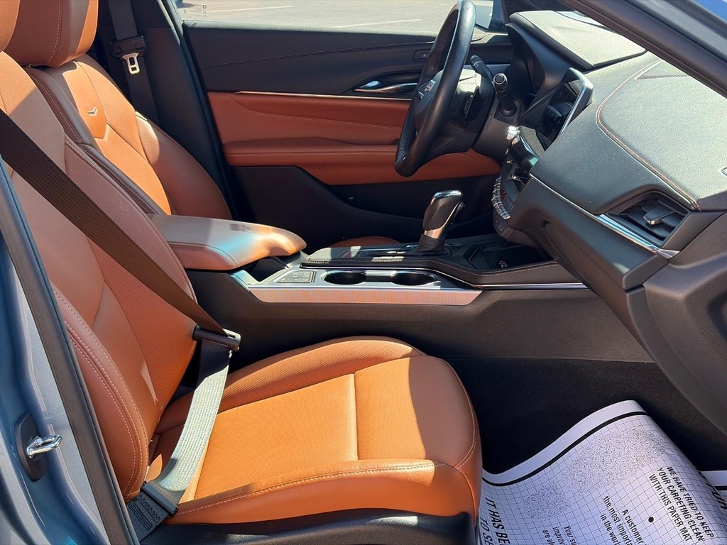 Cadillac CT4 Vehicle Full-screen Gallery Image 18