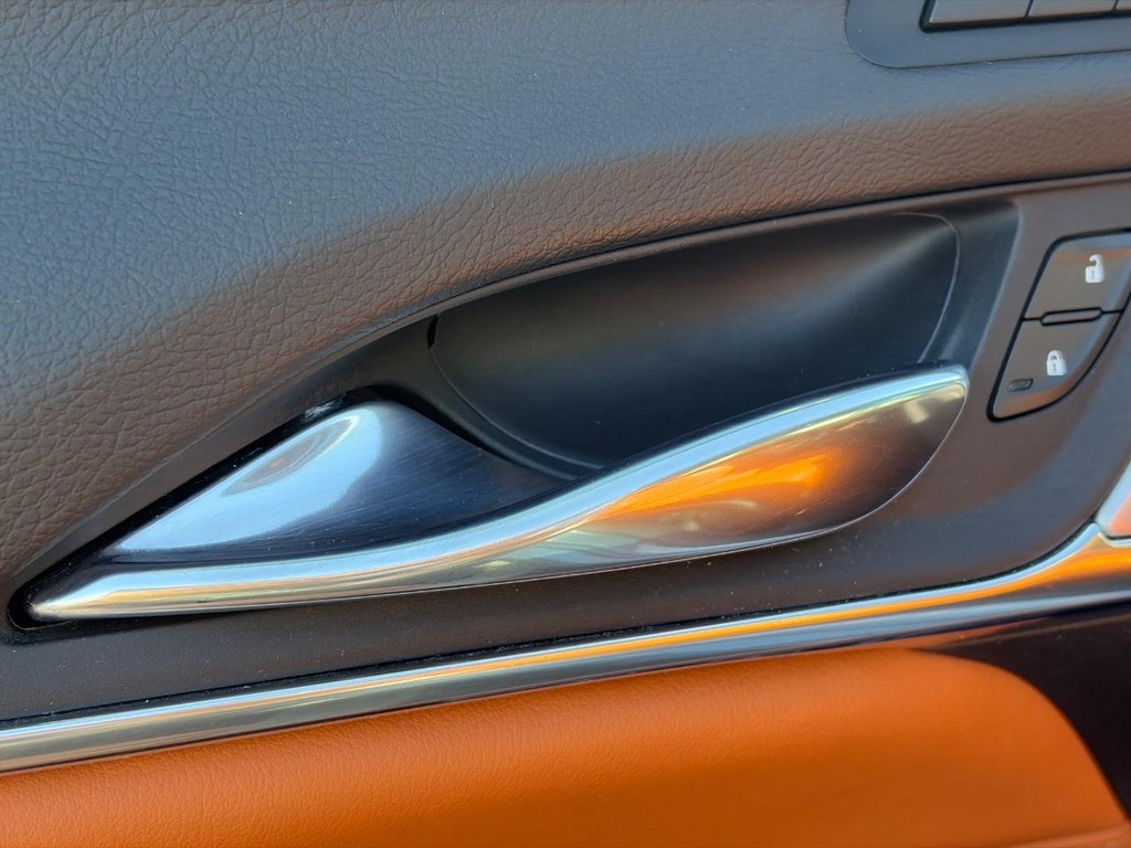 Cadillac CT4 Vehicle Full-screen Gallery Image 21