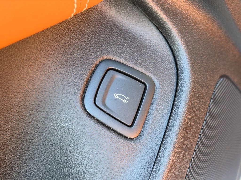Cadillac CT4 Vehicle Full-screen Gallery Image 24