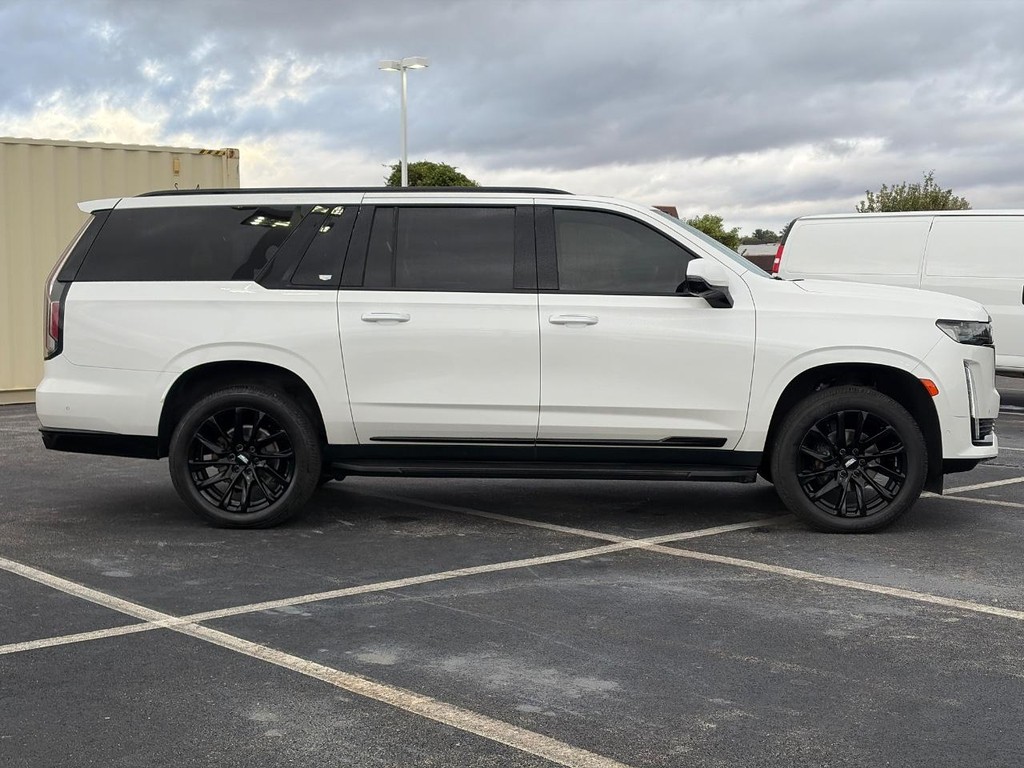Cadillac Escalade ESV Vehicle Full-screen Gallery Image 02