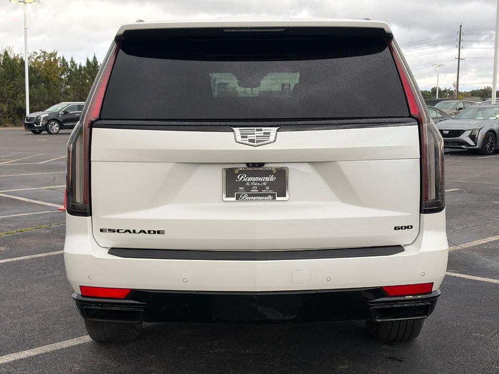 Cadillac Escalade ESV Vehicle Full-screen Gallery Image 04
