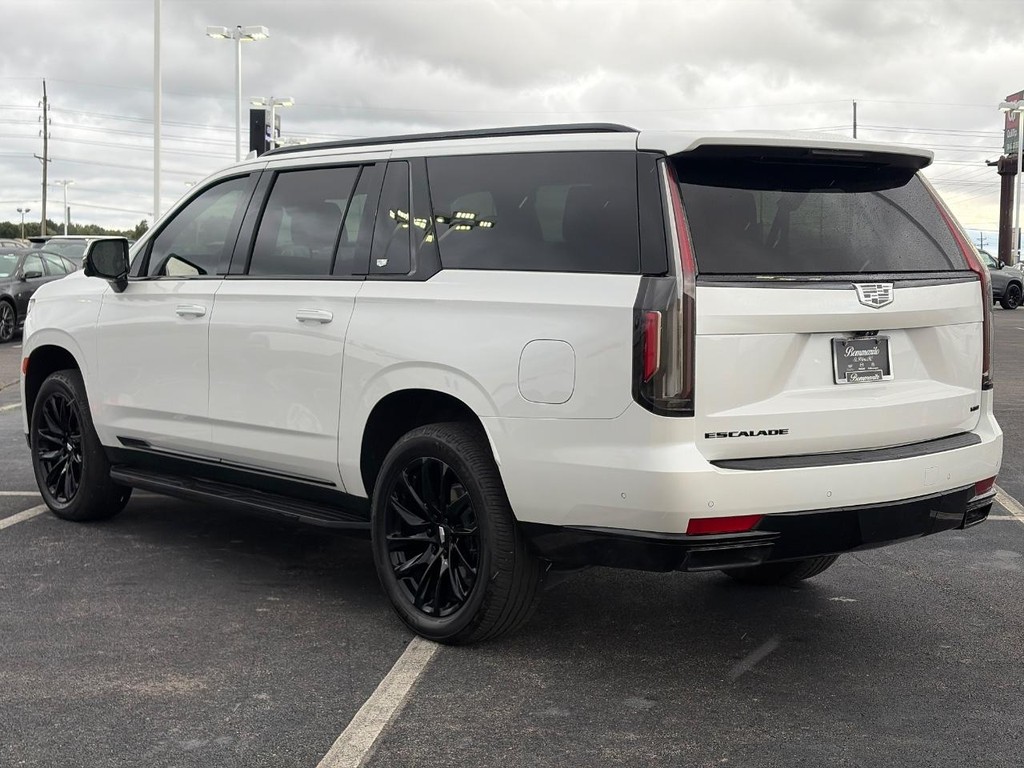Cadillac Escalade ESV Vehicle Full-screen Gallery Image 07