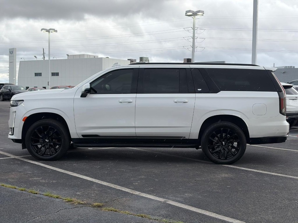 Cadillac Escalade ESV Vehicle Full-screen Gallery Image 08