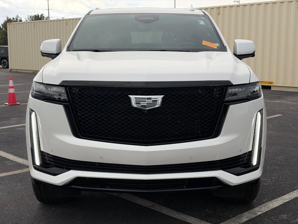 Cadillac Escalade ESV Vehicle Full-screen Gallery Image 10