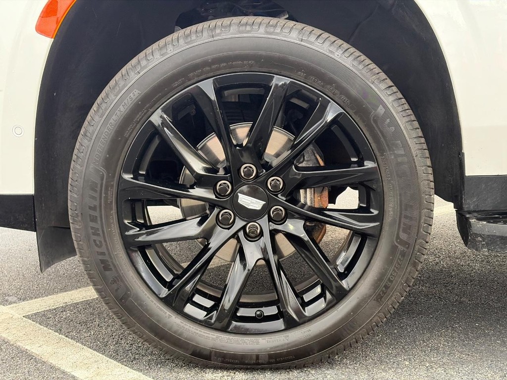 Cadillac Escalade ESV Vehicle Full-screen Gallery Image 11