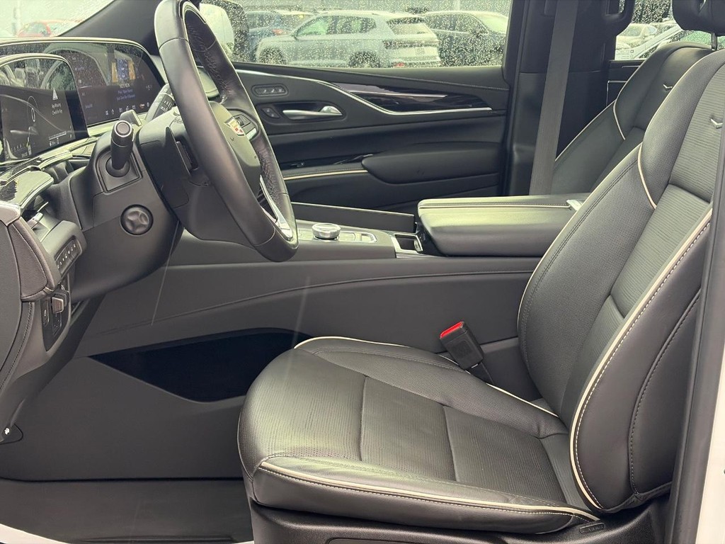 Cadillac Escalade ESV Vehicle Full-screen Gallery Image 22