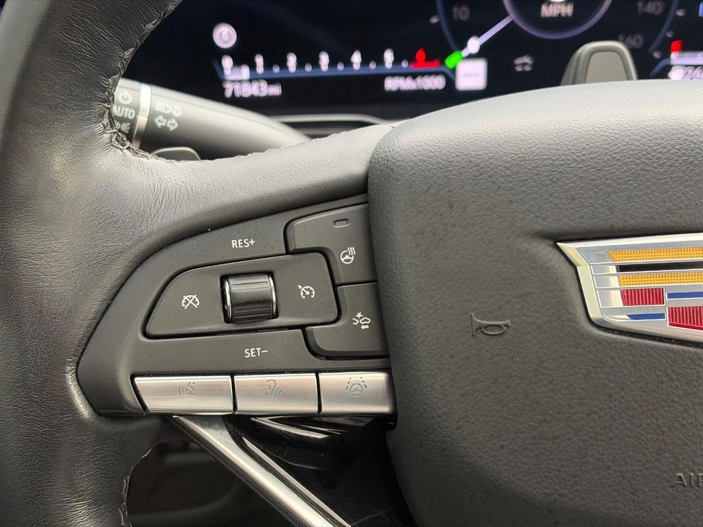Cadillac Escalade ESV Vehicle Full-screen Gallery Image 27
