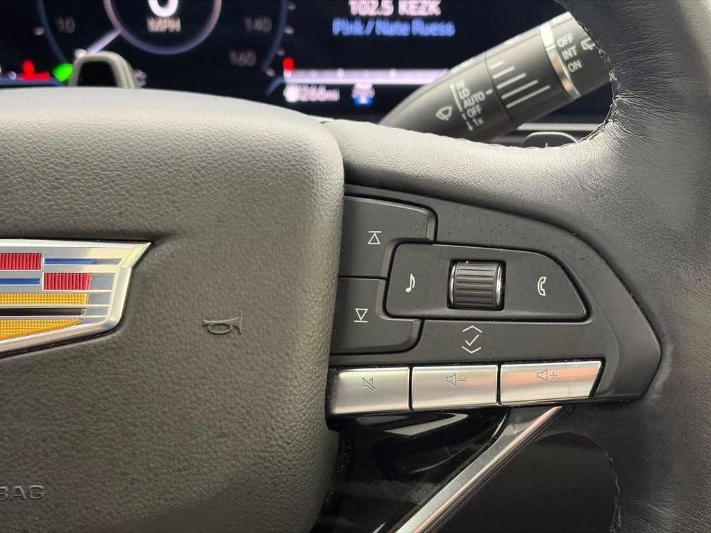 Cadillac Escalade ESV Vehicle Full-screen Gallery Image 28