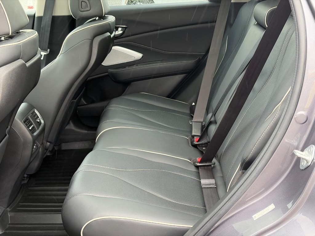 Acura RDX Vehicle Full-screen Gallery Image 11