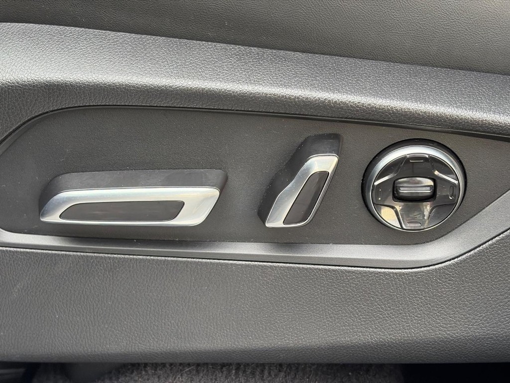 Acura RDX Vehicle Full-screen Gallery Image 23