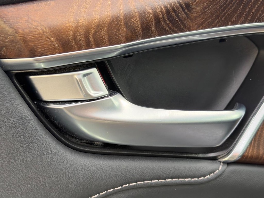 Acura RDX Vehicle Full-screen Gallery Image 24