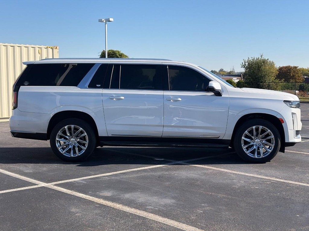 Cadillac Escalade ESV Vehicle Full-screen Gallery Image 02