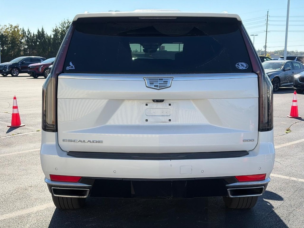 Cadillac Escalade ESV Vehicle Full-screen Gallery Image 03