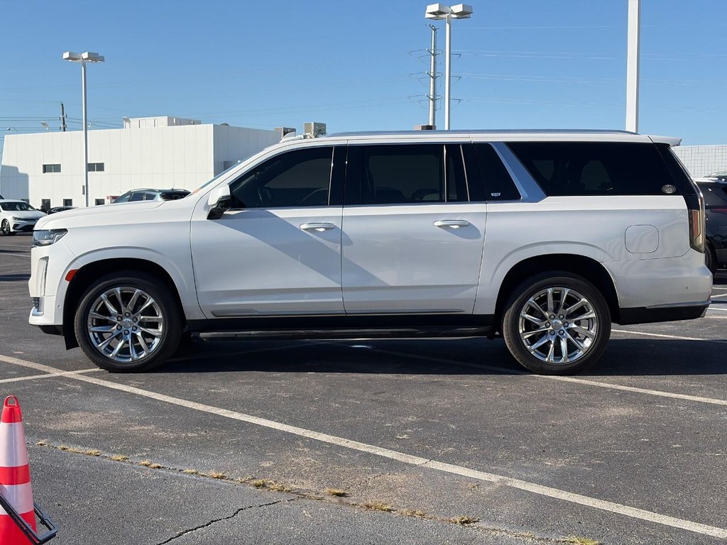 Cadillac Escalade ESV Vehicle Full-screen Gallery Image 04
