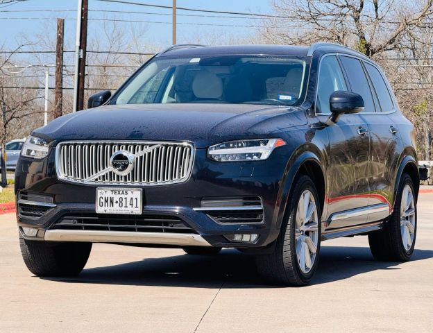 Volvo XC90 Vehicle Full-screen Gallery Image 02
