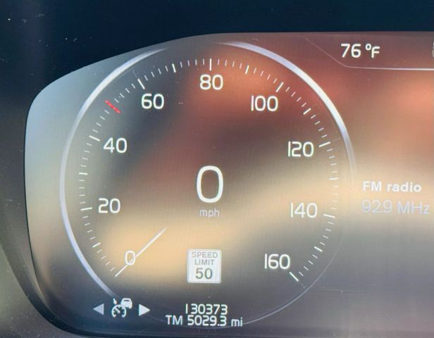 Volvo XC90 Vehicle Full-screen Gallery Image 18