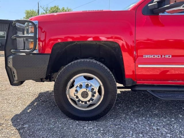 Chevrolet Silverado 3500HD Vehicle Full-screen Gallery Image 03