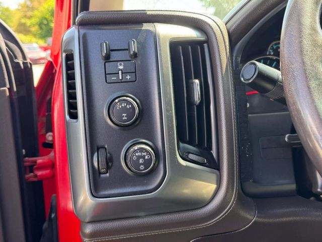 Chevrolet Silverado 3500HD Vehicle Full-screen Gallery Image 16