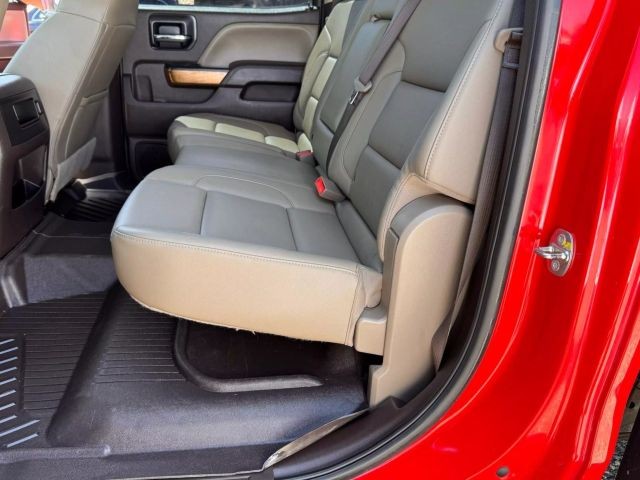 Chevrolet Silverado 3500HD Vehicle Full-screen Gallery Image 17