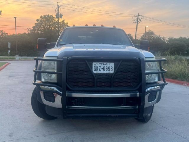 Ford Super Duty F-550 DRW Vehicle Full-screen Gallery Image 04