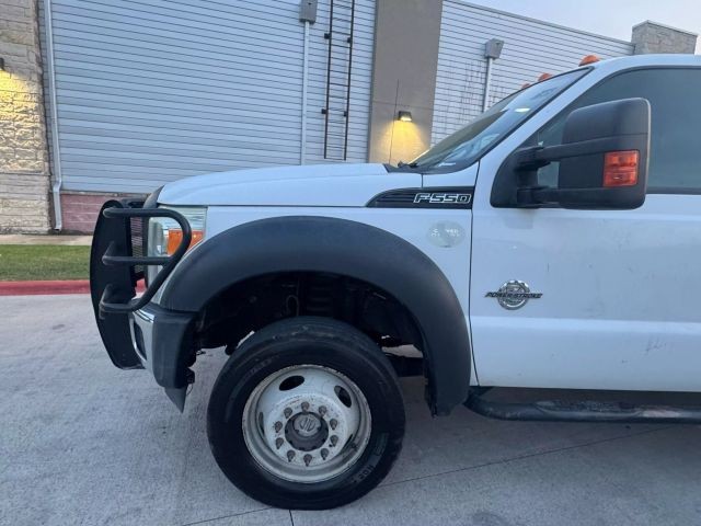 Ford Super Duty F-550 DRW Vehicle Full-screen Gallery Image 16