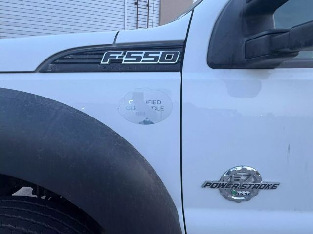 Ford Super Duty F-550 DRW Vehicle Full-screen Gallery Image 18