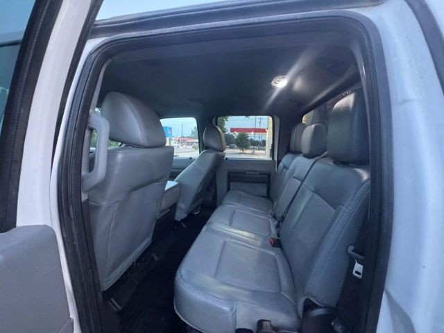 Ford Super Duty F-550 DRW Vehicle Full-screen Gallery Image 26