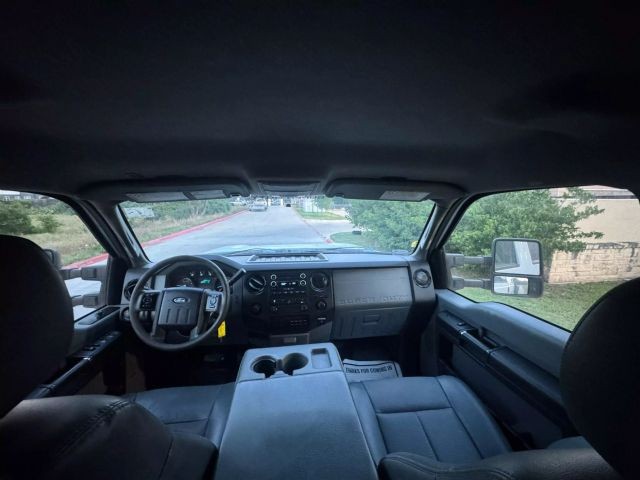 Ford Super Duty F-550 DRW Vehicle Full-screen Gallery Image 27