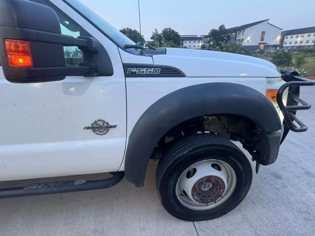 Ford Super Duty F-550 DRW Vehicle Full-screen Gallery Image 28