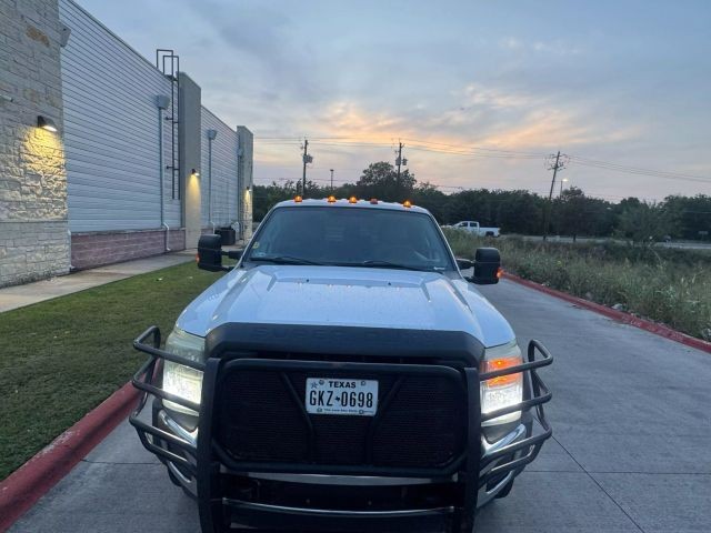 Ford Super Duty F-550 DRW Vehicle Full-screen Gallery Image 29